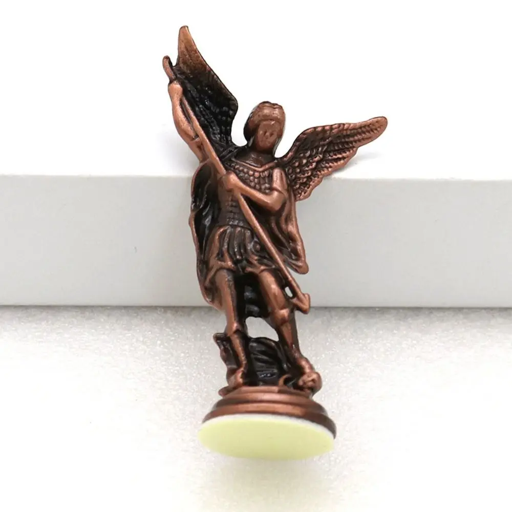 San Miguel Arcángel sobre escritorio, uso decorativo