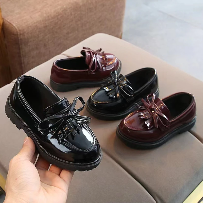 Zapatillas laterales mostrando cierre práctico