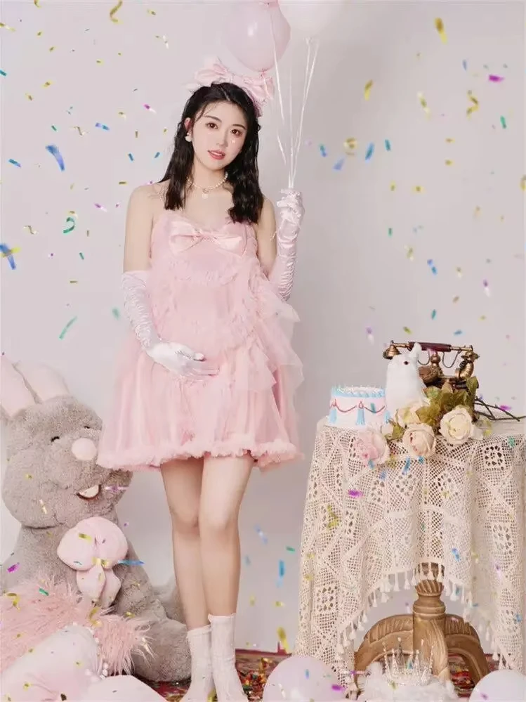 Vestido premamá rosa para sesión de fotos con guantes