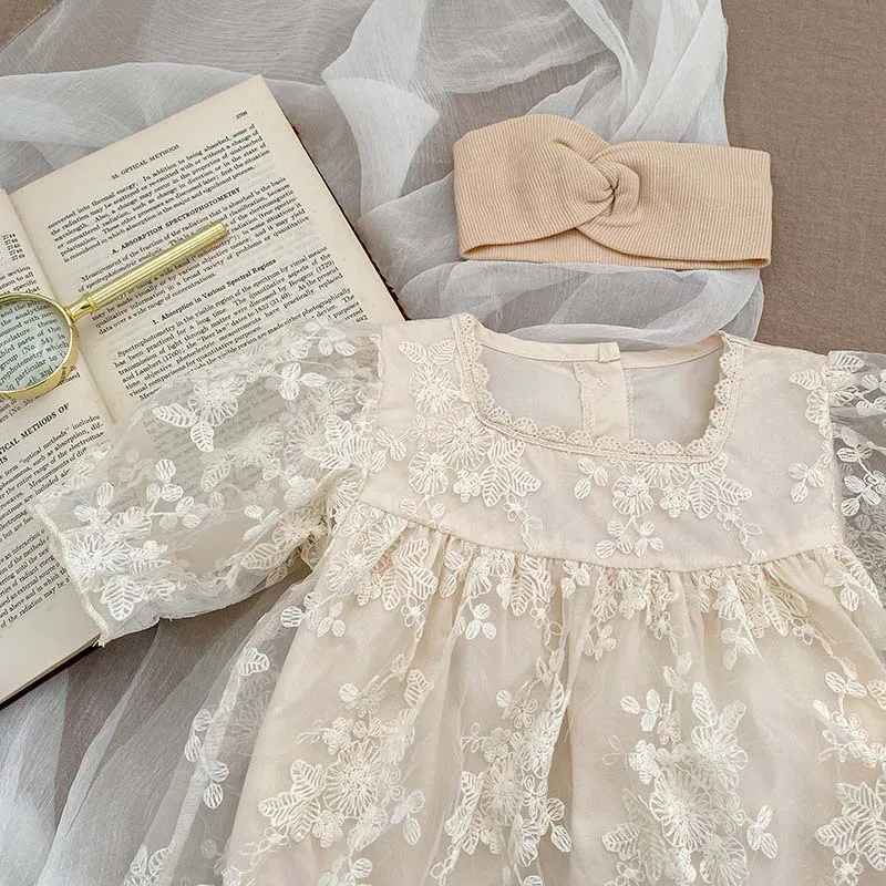 Conjunto veraniego para bebé: falda bordada y pelele de manga abombada - imagen 4