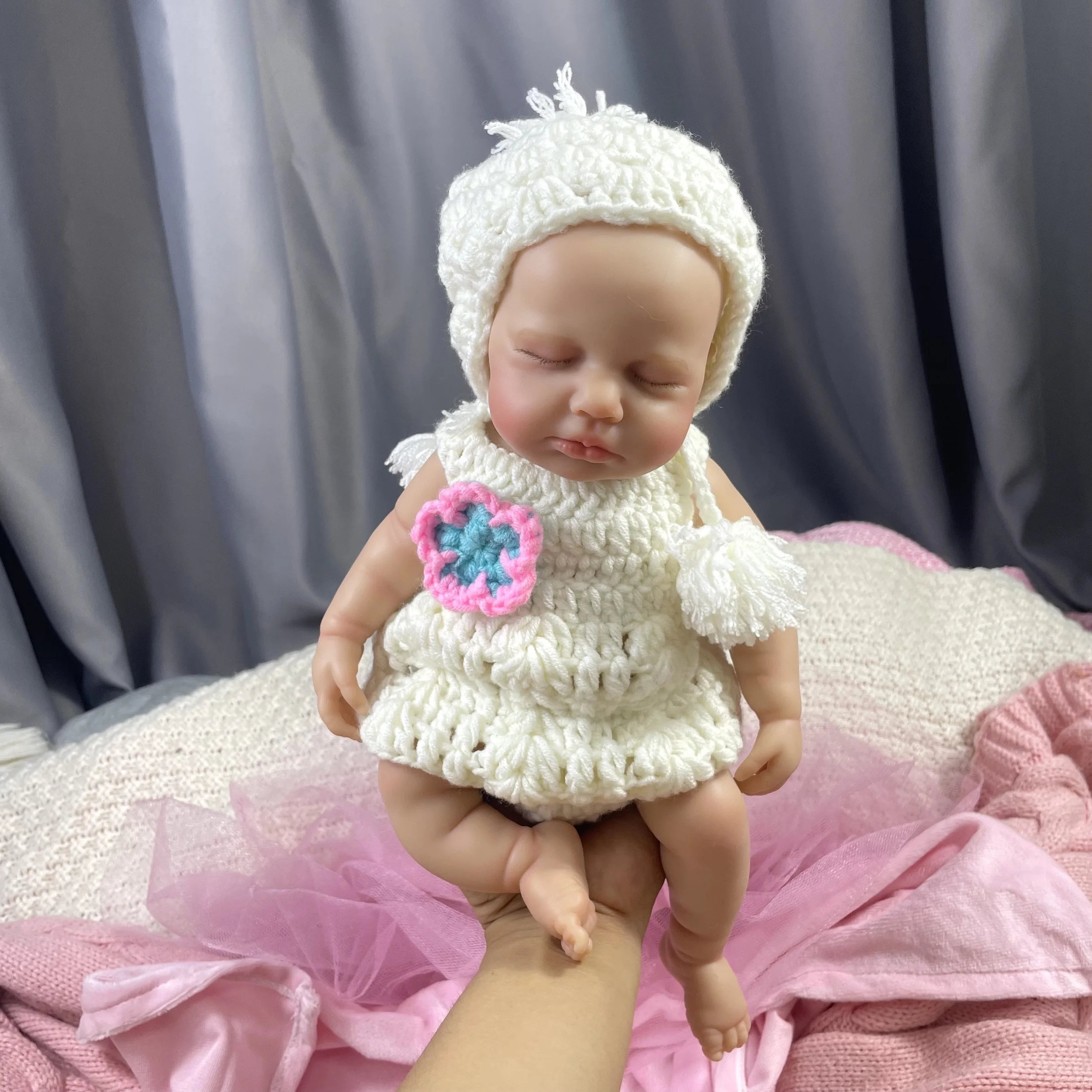 LouLou Girl mini muñeca reborn de silicona lavable acabado pintado - imagen 3