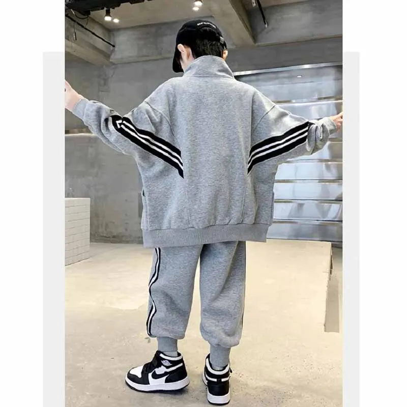 Conjunto de chándal para niño otoñal con chaqueta a rayas