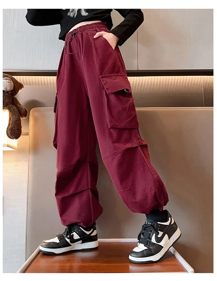 Pantalones acolchados para niñas en uso diario