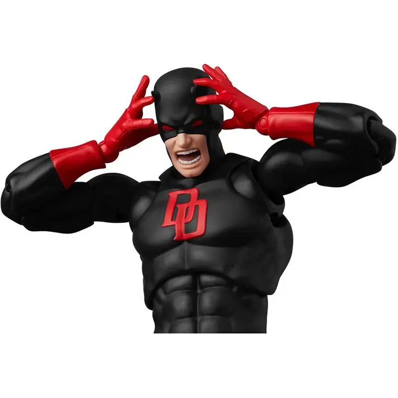 Vista frontal de la figura Marvel CT Daredevil en su envase