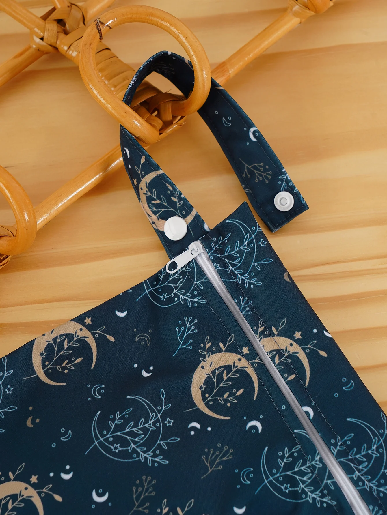 Set de 2 bolsas secas PUL apiladas mostrando su diseño compacto