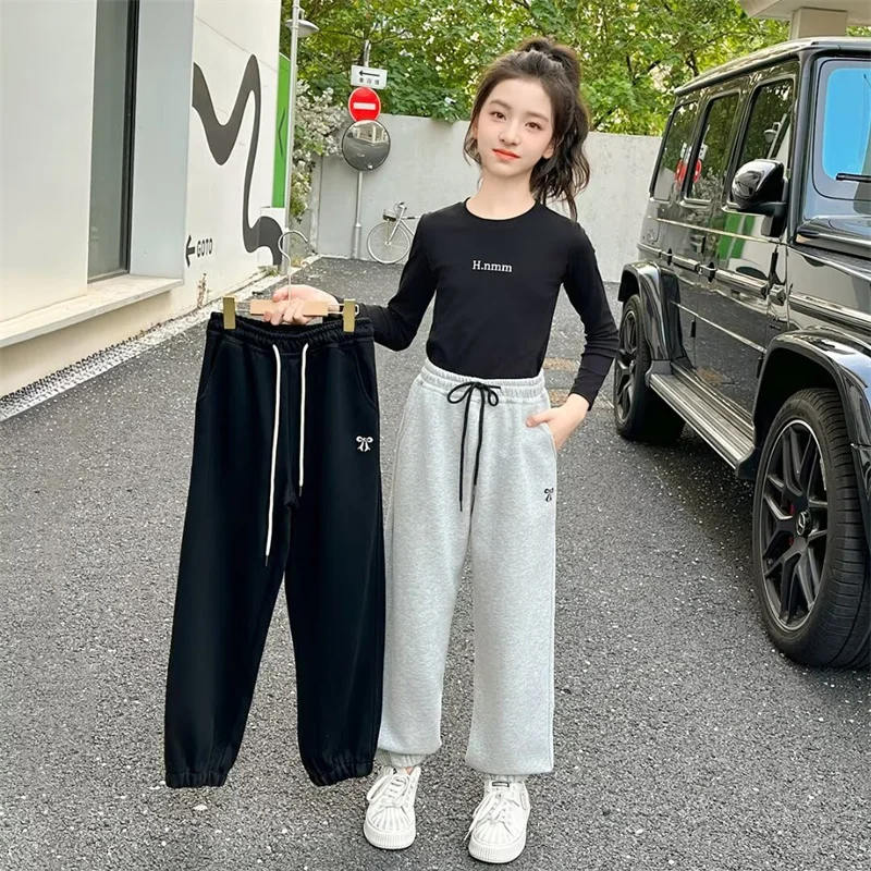 Pantalones de chándal infantiles lisos con pajarita para niños - imagen 4