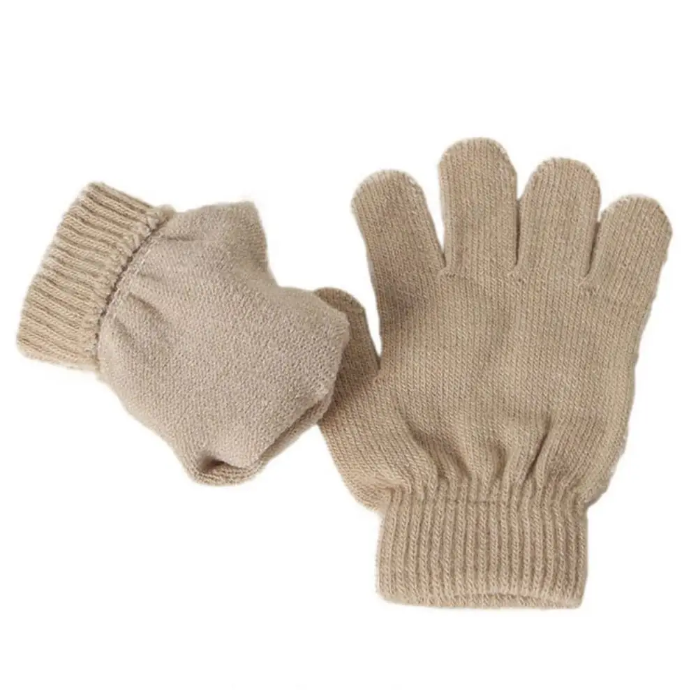 Guantes y detalle de punto