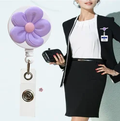 Portacarnet retráctil con clip y motivo de flor para tarjeta