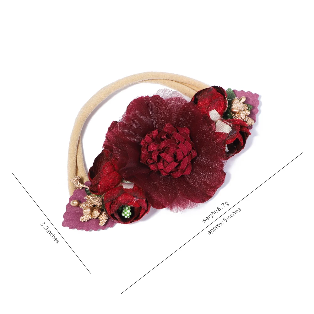 Diadema de flores en niña pequeña para ocasión especial