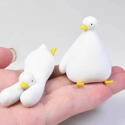 SO-TA AHIRU LIFE: Pato de baño blanco jugando con móvil