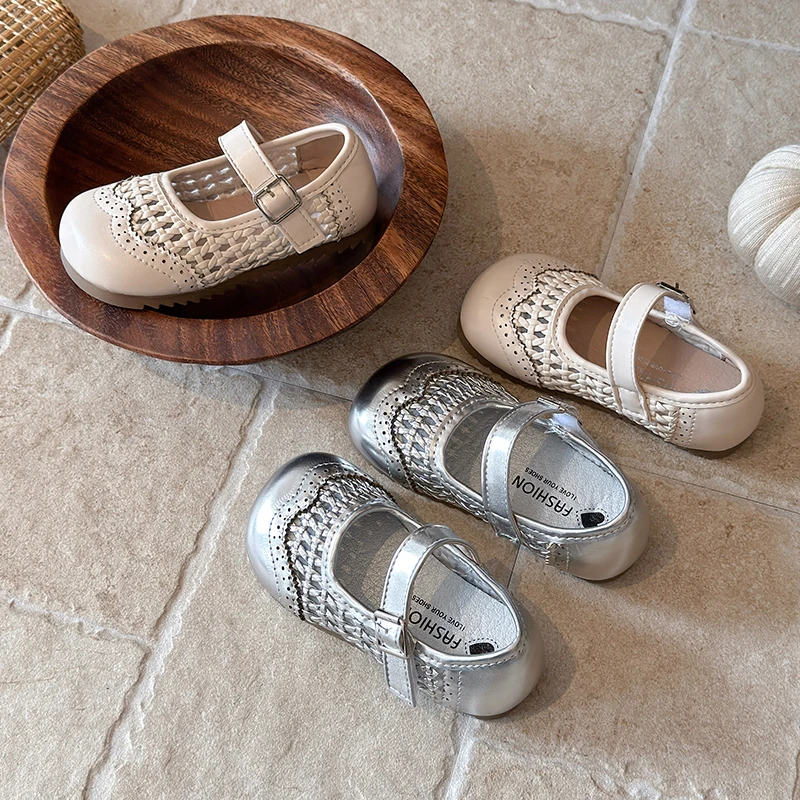 Sandalias/sapatos de verano con acabado cómodo