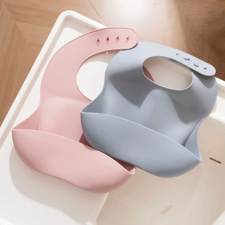 Babero de silicona para bebé – Ajustable, impermeable y suave - imagen 5