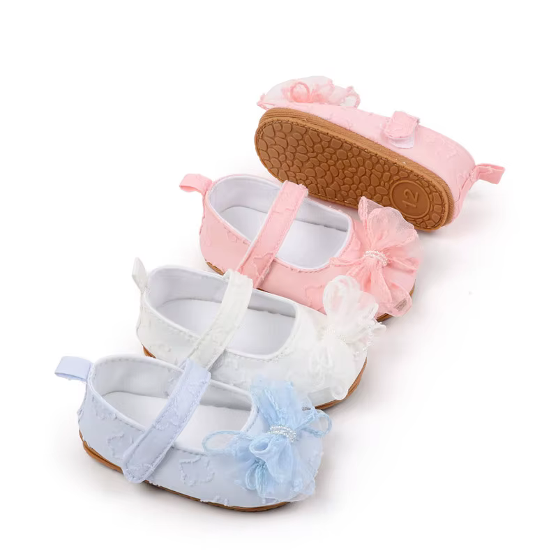 Zapatos de bebé princesa con lazo color rosa