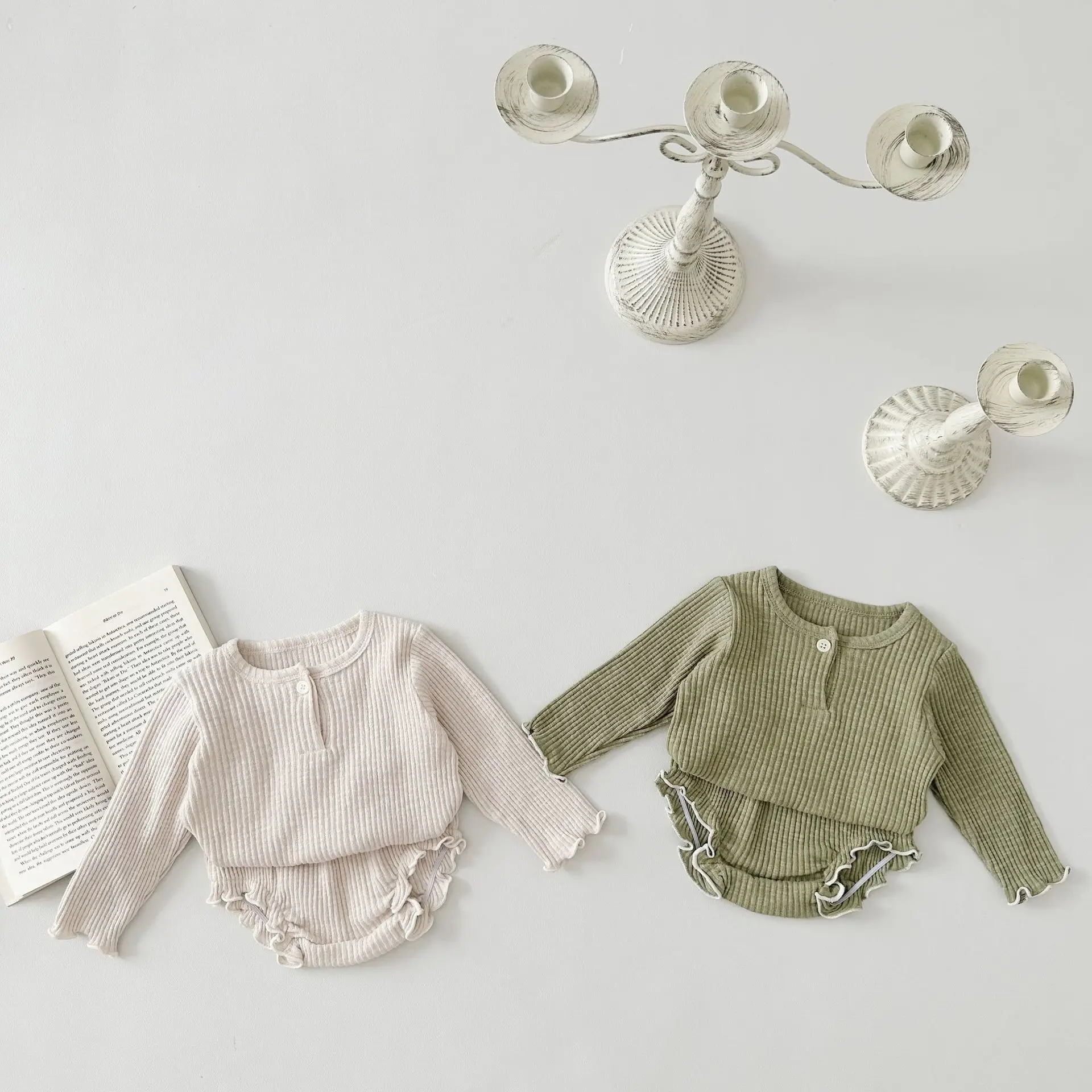 Conjunto bebé dos piezas manga larga y pantalón corto - primavera - imagen 5