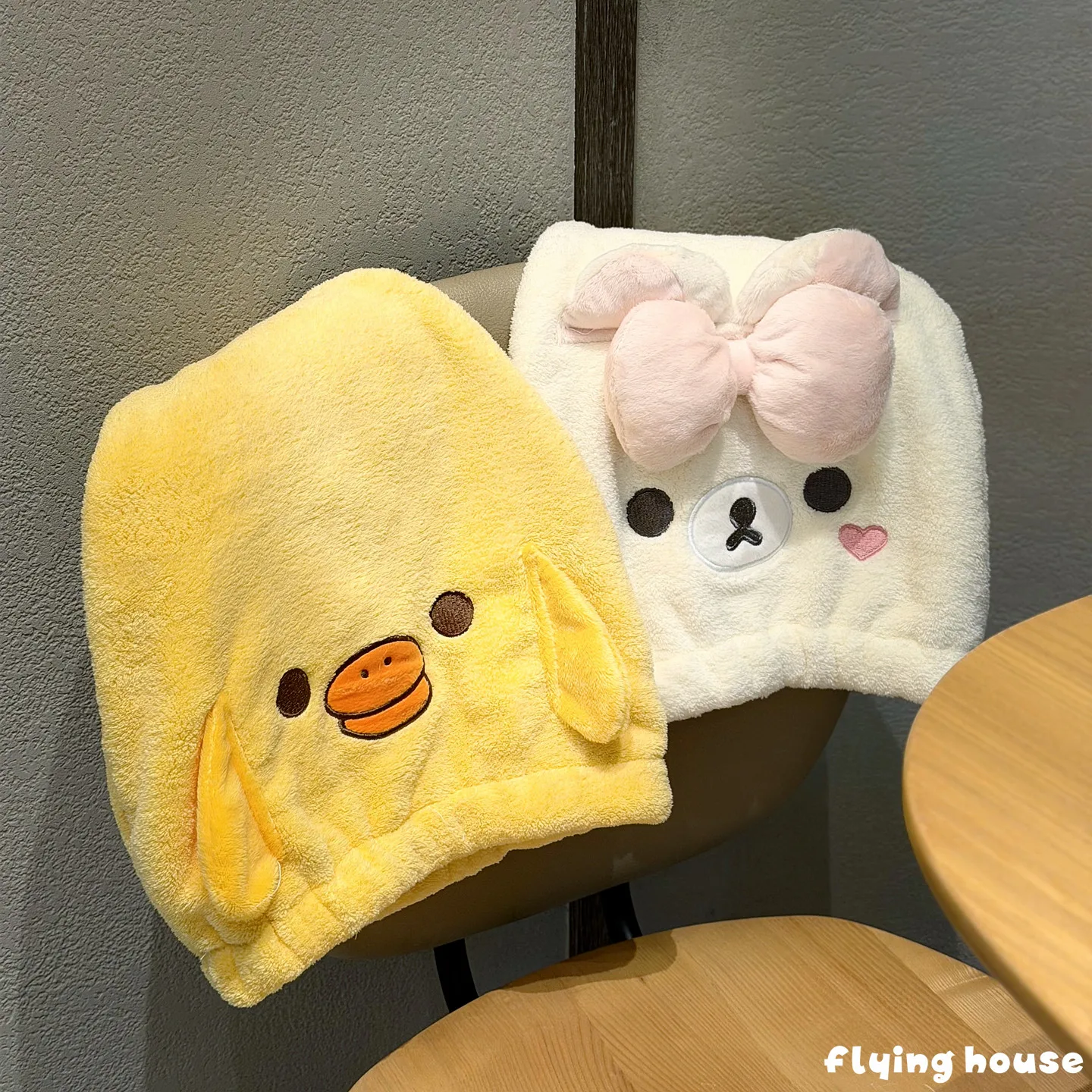 Diseño de oso y pollito en estilo infantil