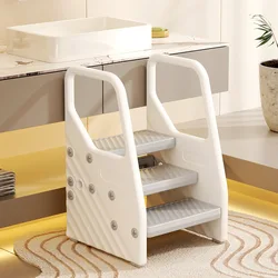 Taburete de baño infantil con base antideslizante y ajustable