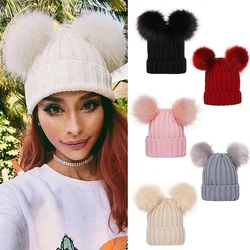 Gorro de invierno tejido con pompón y pelo sintético para niña