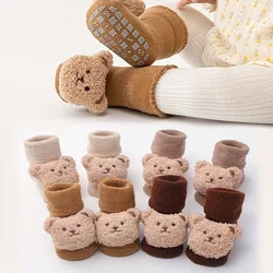 Calcetines antideslizantes de bebé con oso – Suaves y cálidos