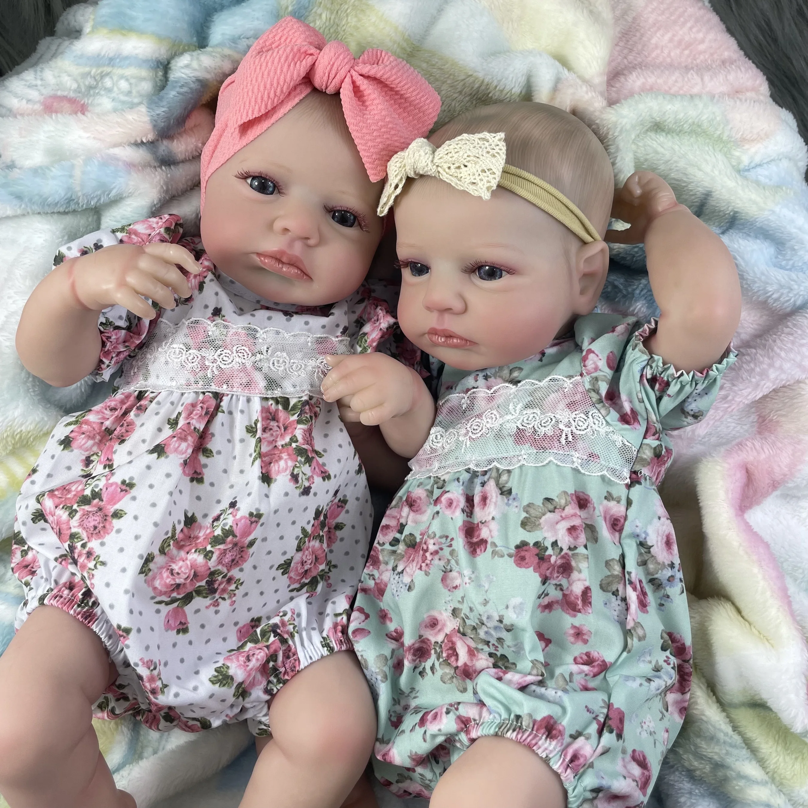 Muñeca reborn de vinilo con piel realista y venas visibles