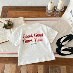 Camiseta niño con estampado de letras y cuello redondo