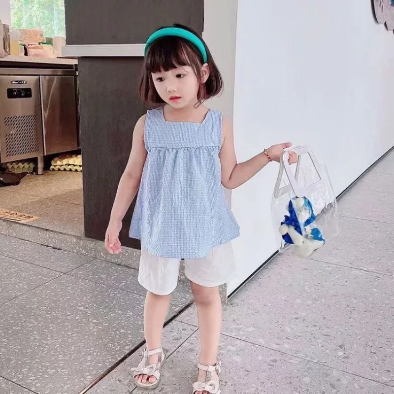 Conjunto verano niña: top a cuadros y shorts blancos - imagen 3