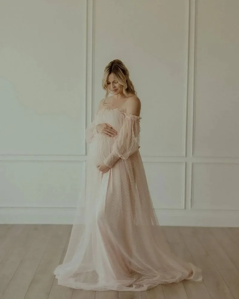 Detalle del escote en corazón de tul y la caída del vestido