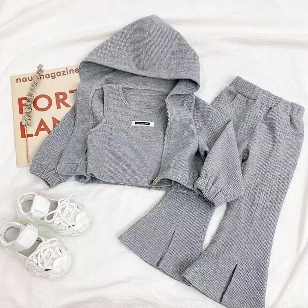 Set de otoño con abrigo, chaleco y pantalón para niños