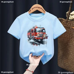 Camiseta infantil de algodón con estampado de camión de bomberos