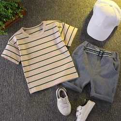 Conjunto de verano bebé a rayas: camiseta y pantalón corto