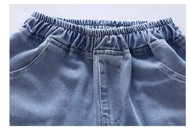 Vista frontal y trasera de los shorts de mezclilla infantil