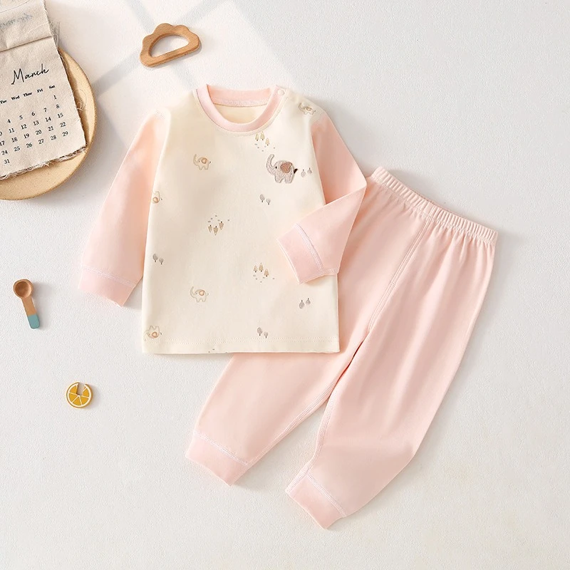 Conjunto unisex con botones en los hombros