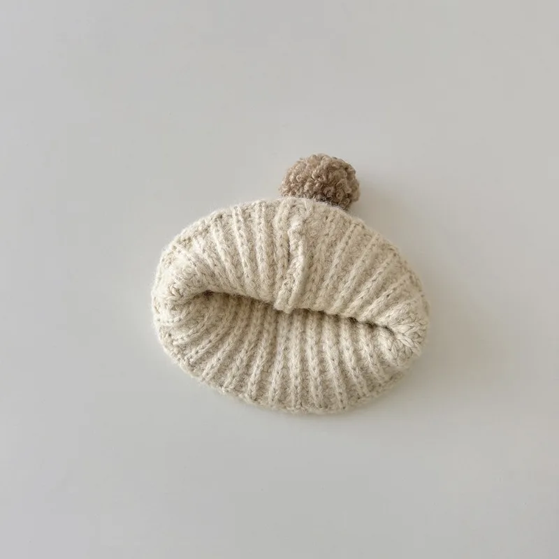 Gorro bebé INS de punto con puños suaves color sólido - imagen 3