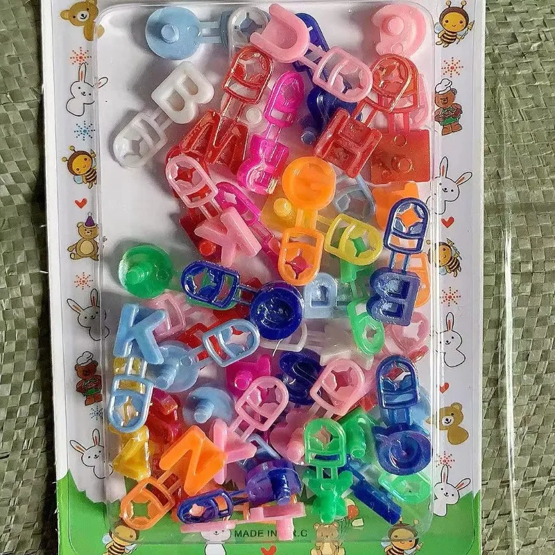 Pinzas para el pelo de niña con letras ABC
