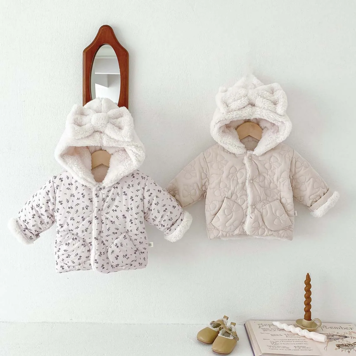 Chaqueta acolchada infantil con capucha y forro polar - imagen 2