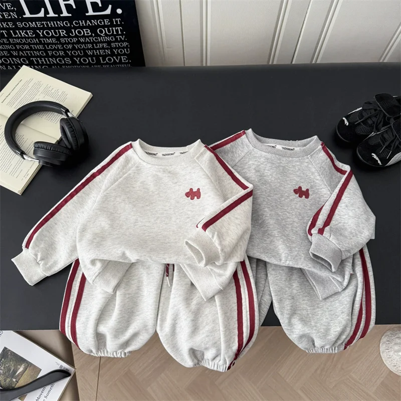 Conjunto de primavera para bebé con sudadera y pantalón dibujos - imagen 4