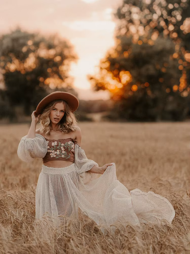 Conjunto de maternidad bohemio con top bordado y falda maxi elegante - imagen 4