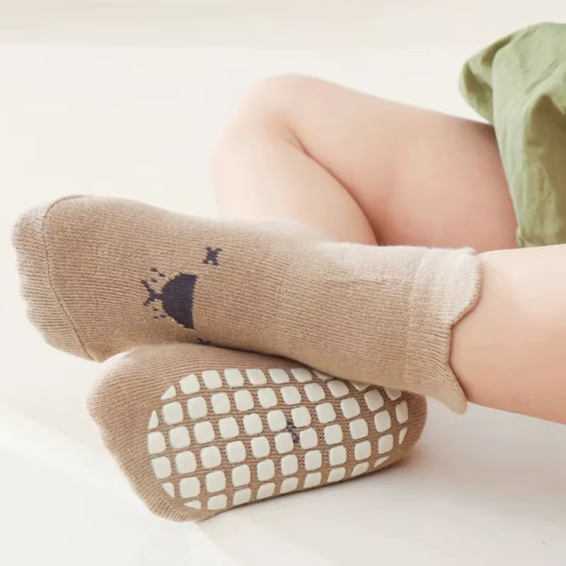 Calcetines antideslizantes de algodón con dibujos animados para bebé – 3 pares - imagen 2