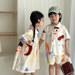 Conjunto verano hermanos: vestido grafiti y camisa manga corta
