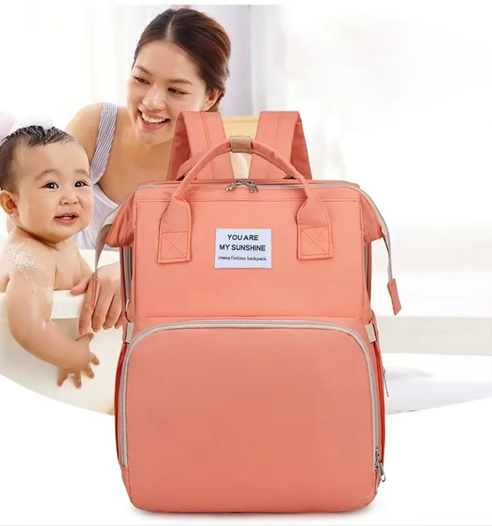 Bolsa de pañales para bebé HOUSBAY en uso