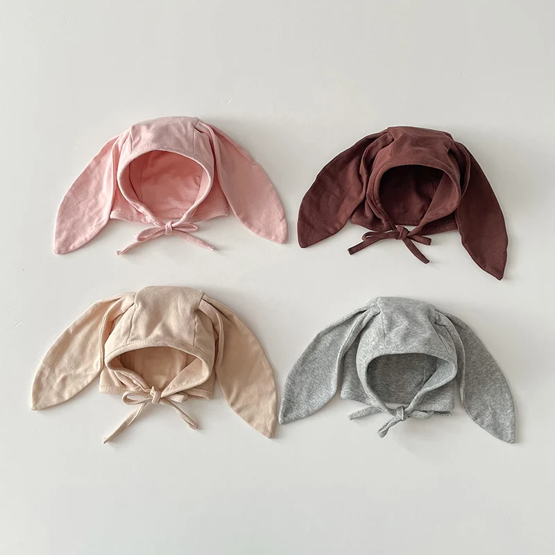 Gorrito bebé de conejo con orejitas