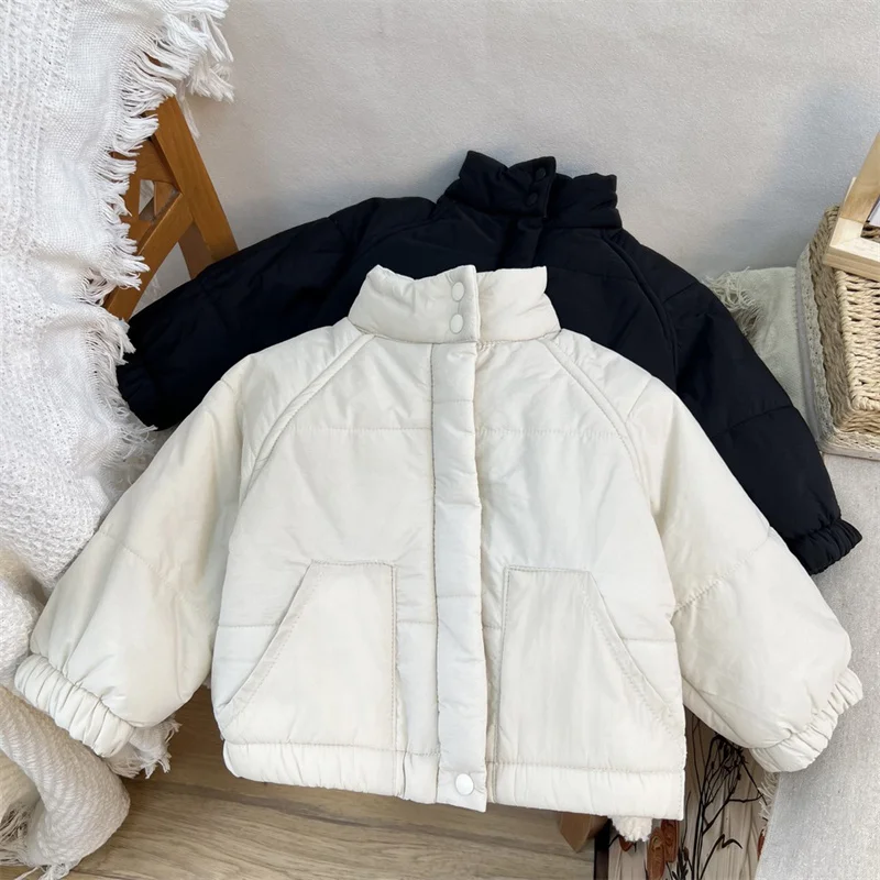 Abrigo acolchado infantil con cuello levantado
