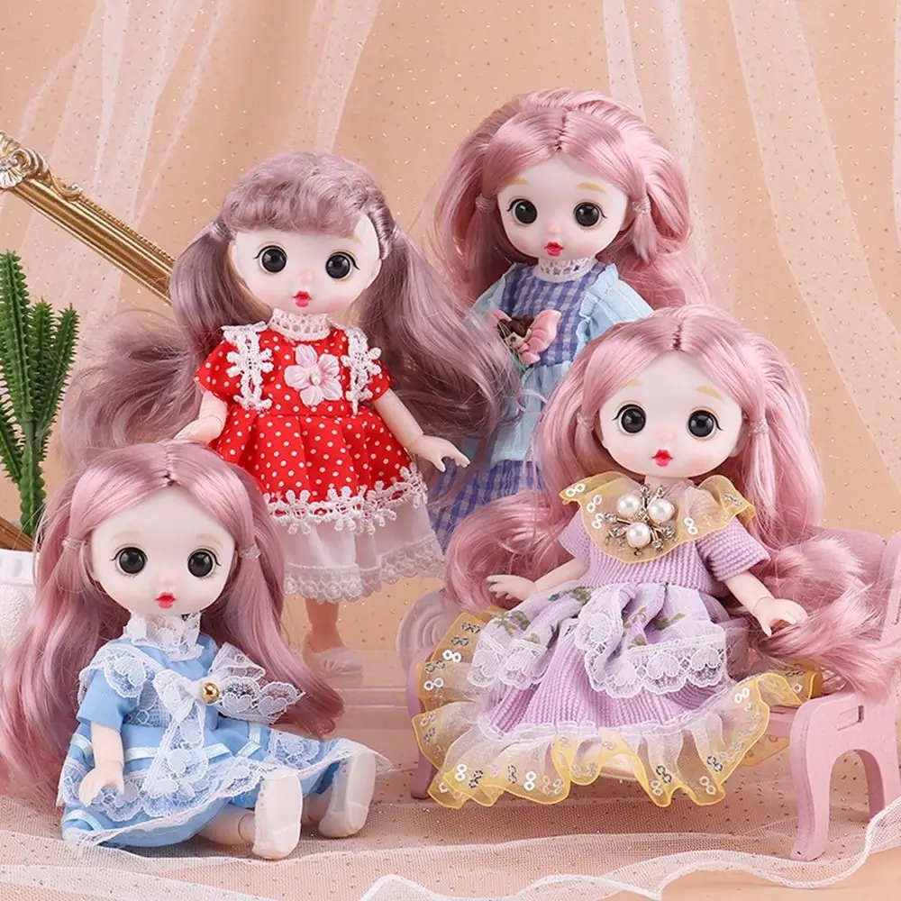 Ropa de muñeca multiestilos en colores variados