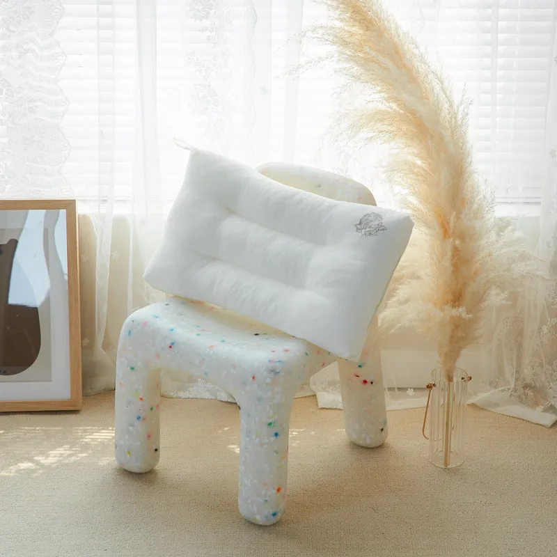 Almohada infantil de algodón orgánico con bordado floral - imagen 4
