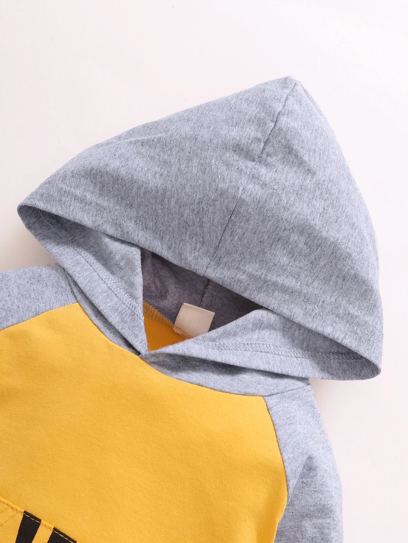 Conjunto polar bebé con capucha y pantalón tiger – Invierno - imagen 4