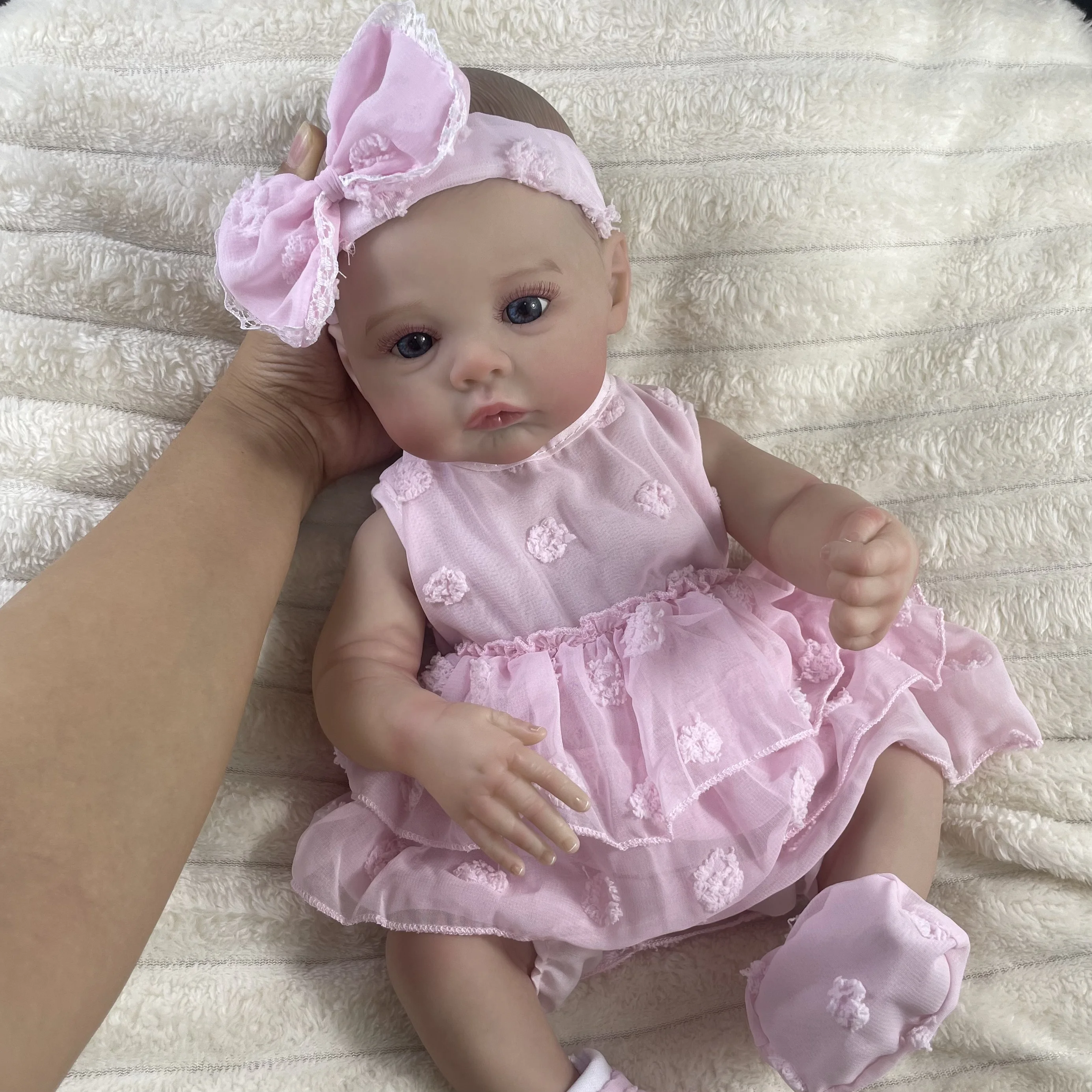 Muñeca reborn MRB Meadow de vinilo con piel 3D lavable - imagen 3