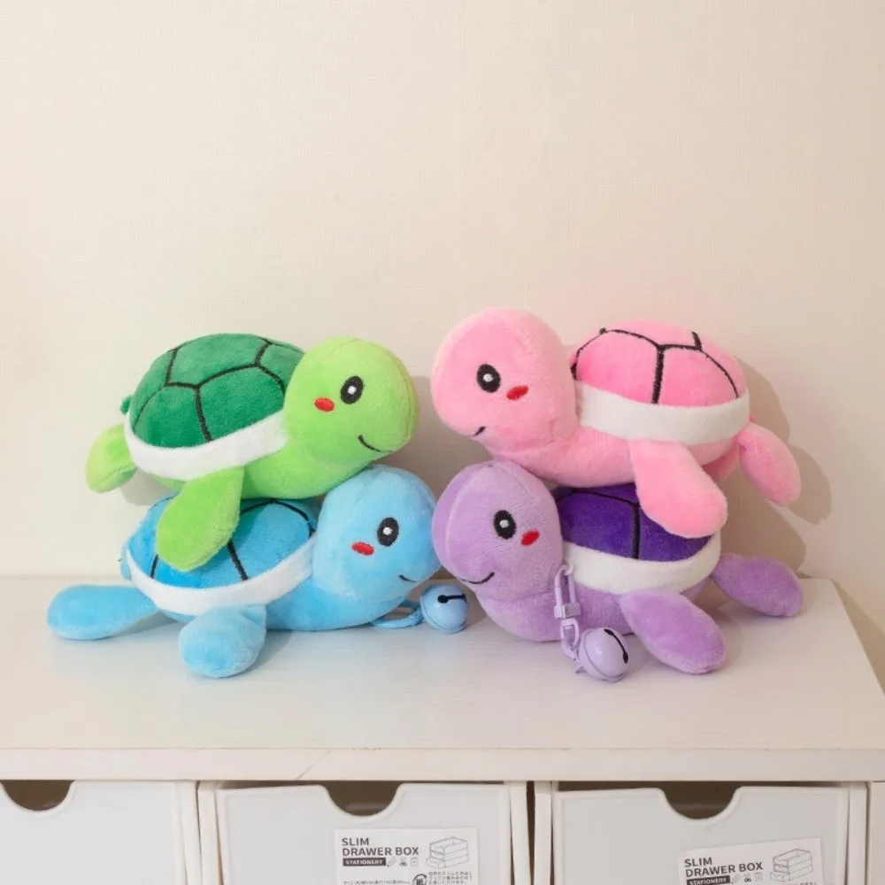 Llavero de peluche tortuga con campana, colgante para bolso - imagen 3