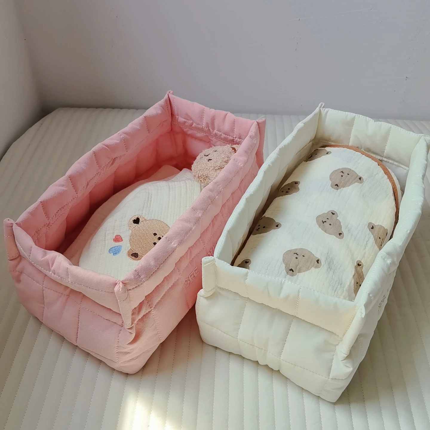 Bolsa pañalera acolchada con organizador tipo caddy para bebé - imagen 4
