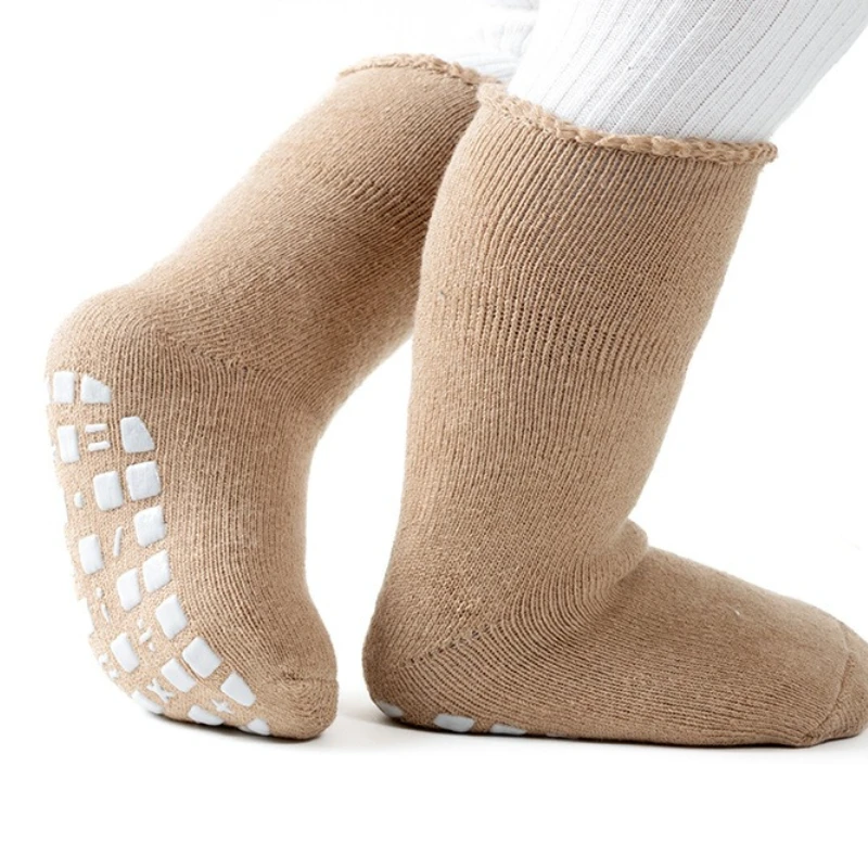 Calcetines de suelo antideslizantes de felpa polar para bebé
