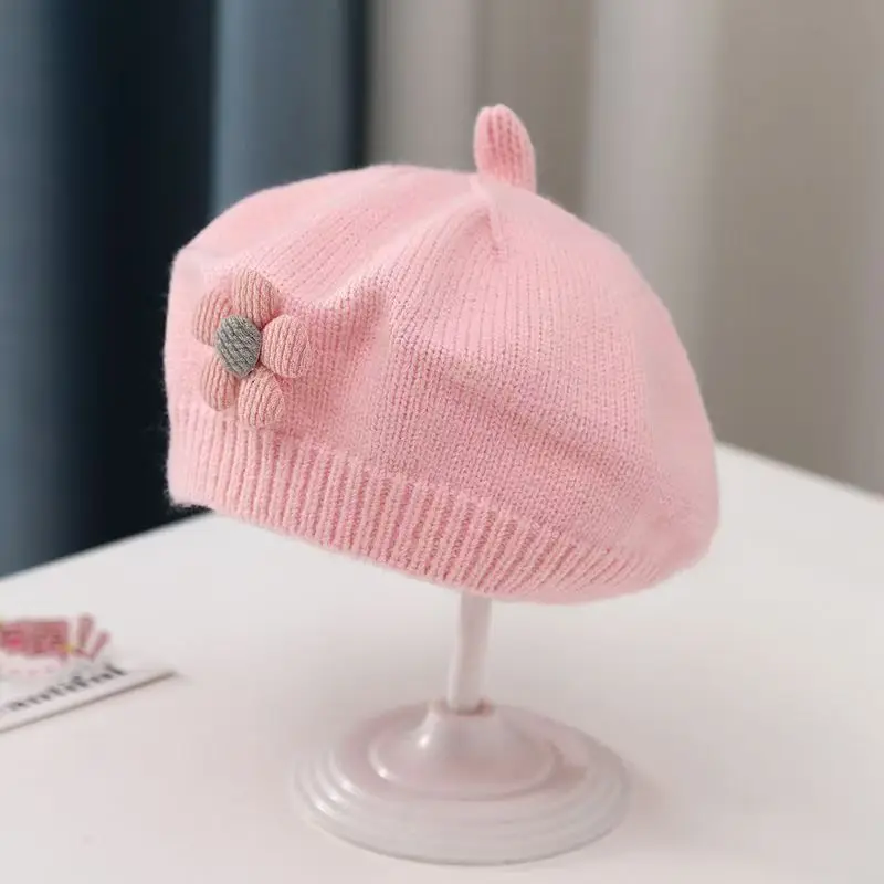 Boina de punto para niña – Gorro cálido con detalle floral