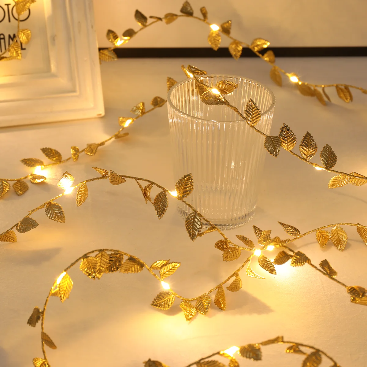 Guirnalda de luces LED doradas para fiestas infantiles modernas - imagen 4